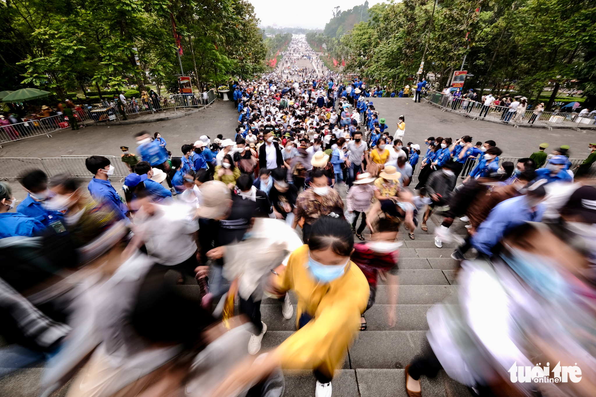 People climb the stairs to the Hung King Temples in Phu Tho Province, Vietnam, April 10, 2022. Photo: Nam Tran / Tuoi Tre