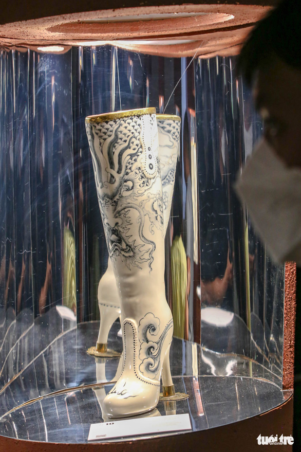 This ceramic boot is inspired by the dragon figures from the Tran Dynasty in the 14th century. Photo: Ha Quan / Tuoi Tre