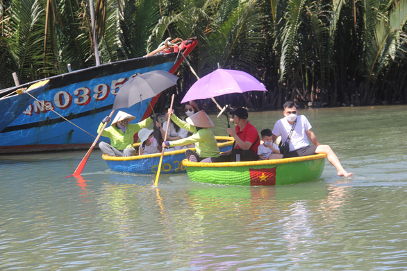 Tourists show their delight exploring Bay Mau Coconut Forest. Photo: Truong Trung / Tuoi Tre