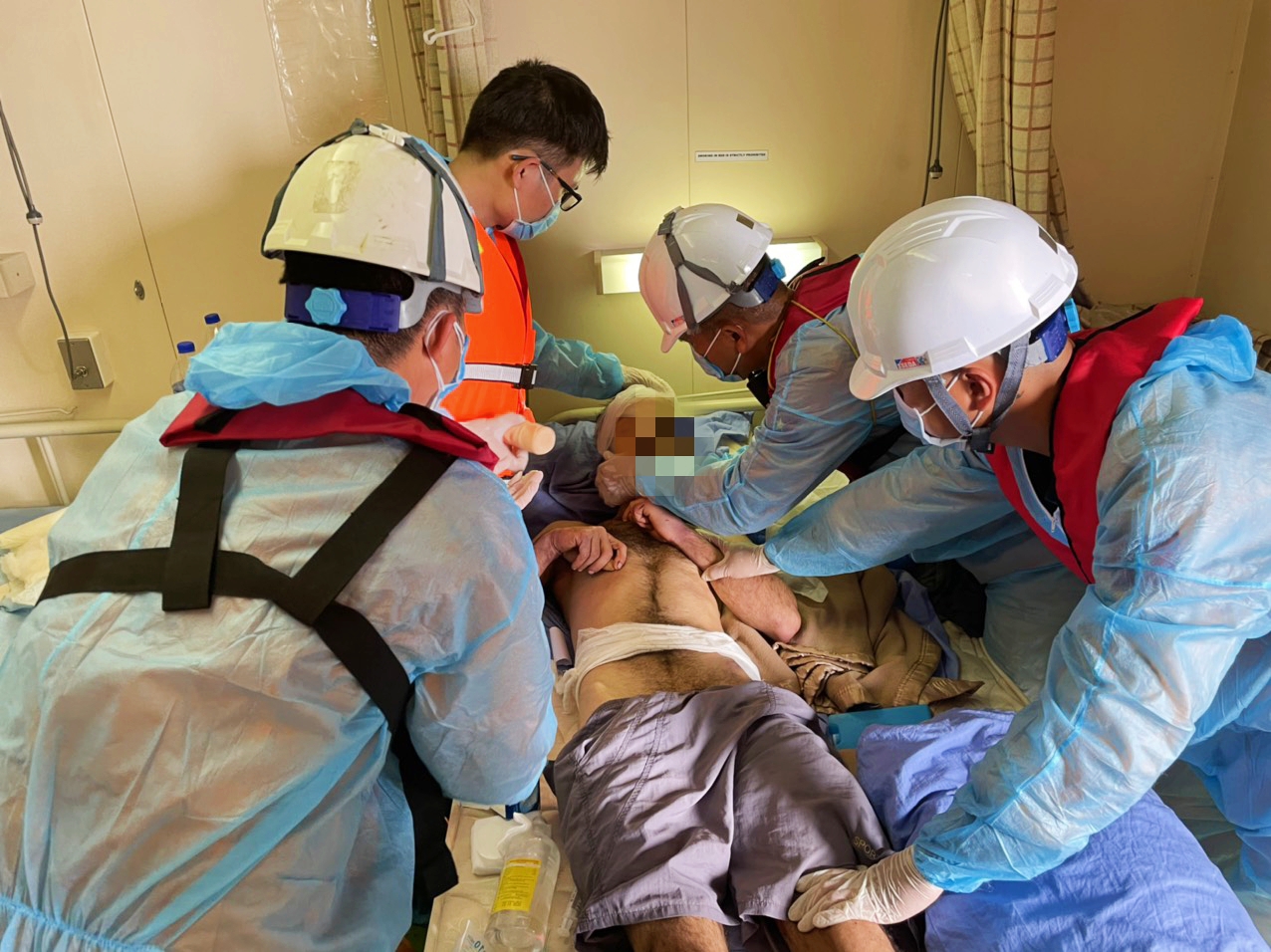 Vietnamese rescuers give aid to Tanzanian cargo ship crew member in coma