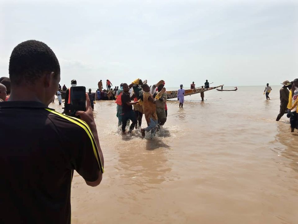 Boat capsizes in Nigeria, kills 29