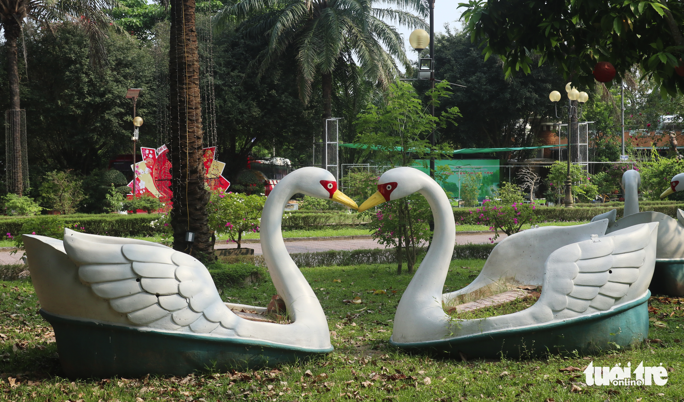 A deserted scene at the Vinh City central park in the heart of Vinh City in Nghe An Province, Vietnam. Photo: Doan Hoa / Tuoi Tre