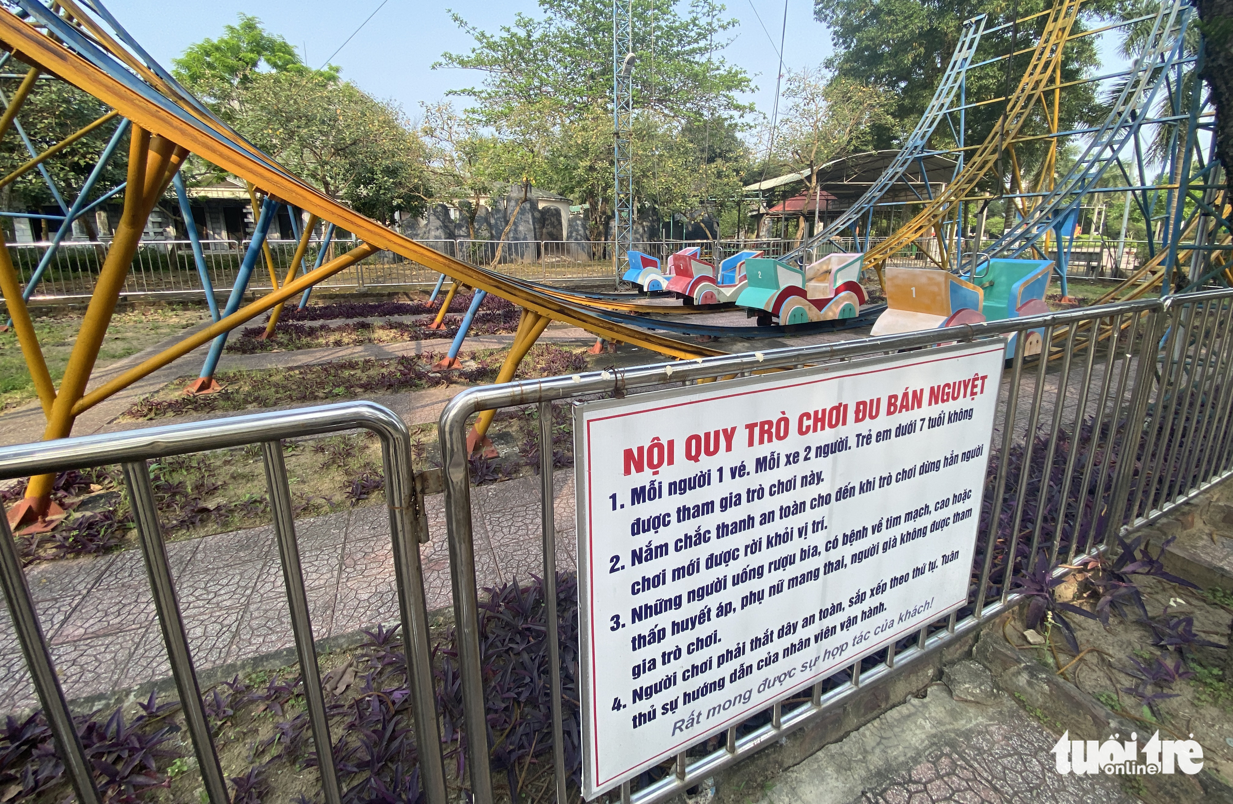 A ride is abandoned at the Vinh City central park in the heart of Vinh City in Nghe An Province, Vietnam. Photo: Doan Hoa / Tuoi Tre