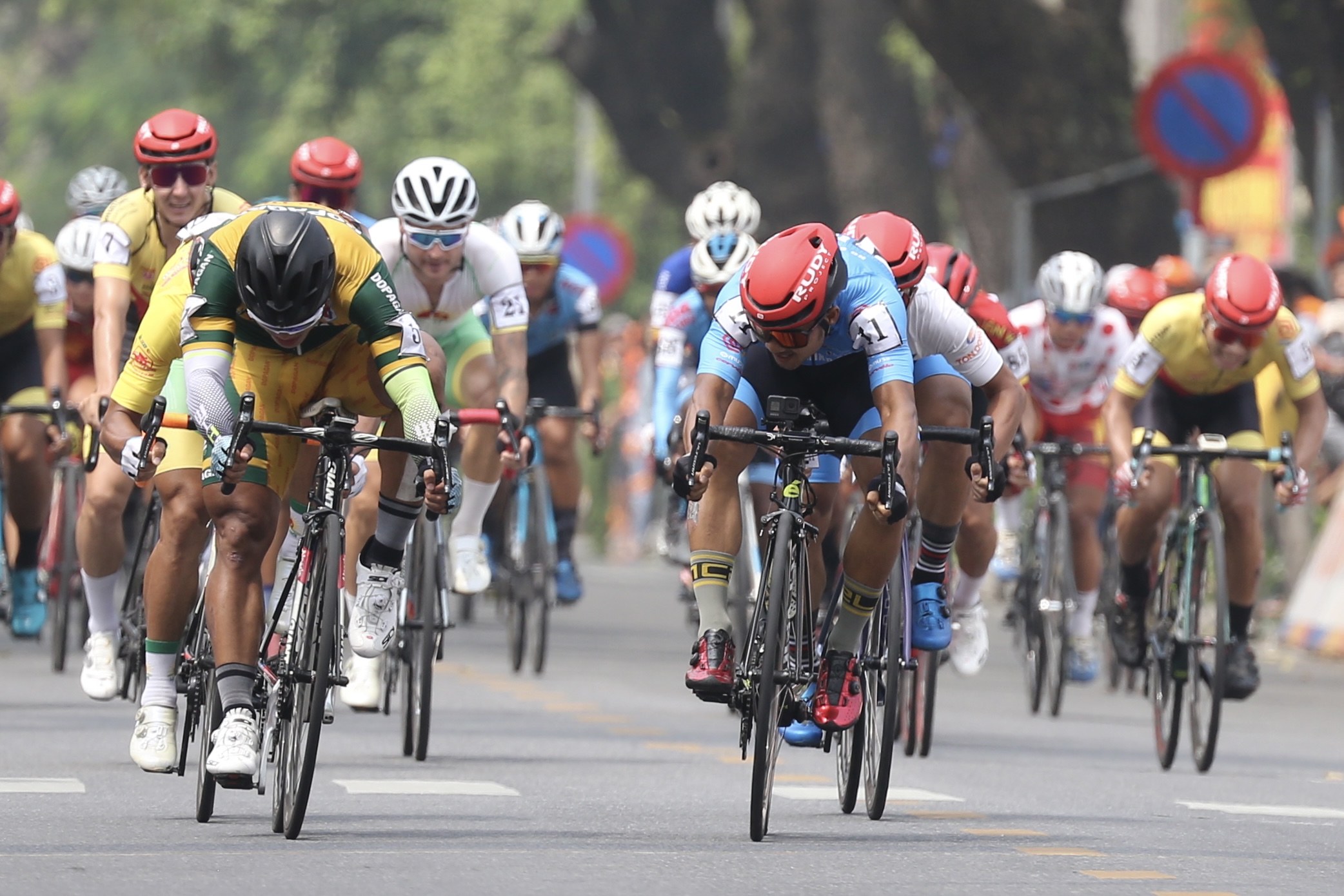 Ho Chi Minh City cyclist scores first win in 11th stage of national cycling tourney