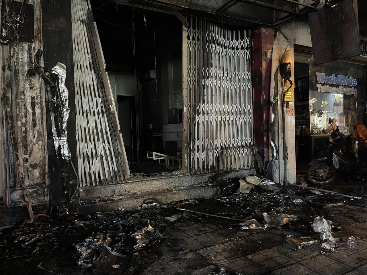 The scene of a fire at a wedding studio on Ho Van Hue Street in Phu Nhuan District, Ho Chi Minh City, April 17, 2022. Photo: Minh Hoa / Tuoi Tre