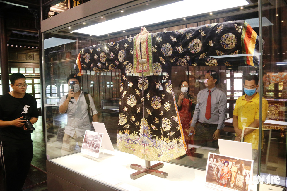The monarchical robe that fetched over €160,000 at the Balclis auction house on October 28, 2021 is now on display at Hue Royal Antiquities Museum, Hue, Vietnam. Photo: Nhat Linh / Tuoi Tre