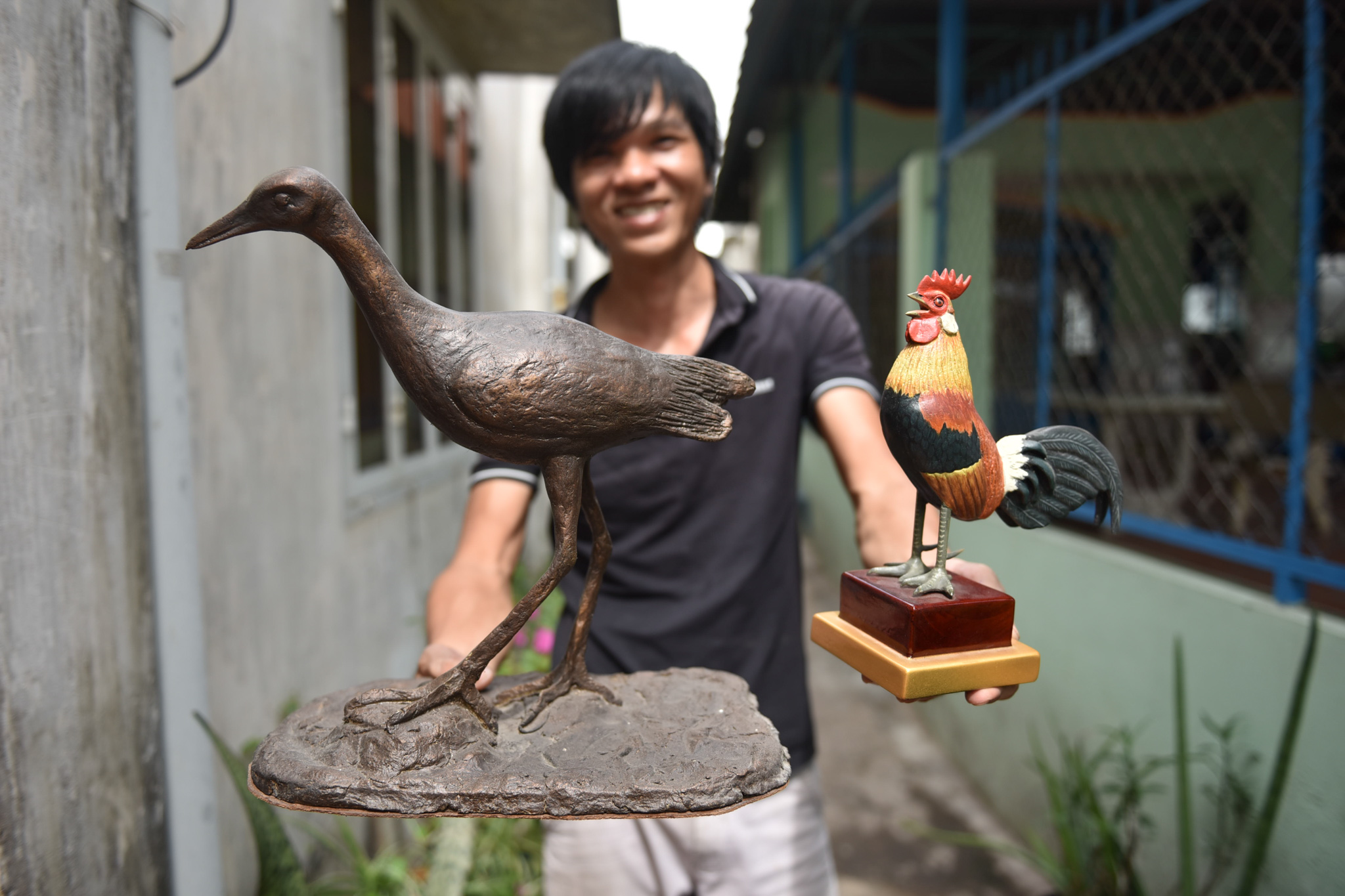 Decorative sculptures made from cardboard paper by Nguyen Hoang Hai. Photo: Ngoc Phuong / Tuoi Tre News