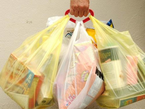 Vietnam to fine retailers providing single-use plastic bags to consumers from 2026