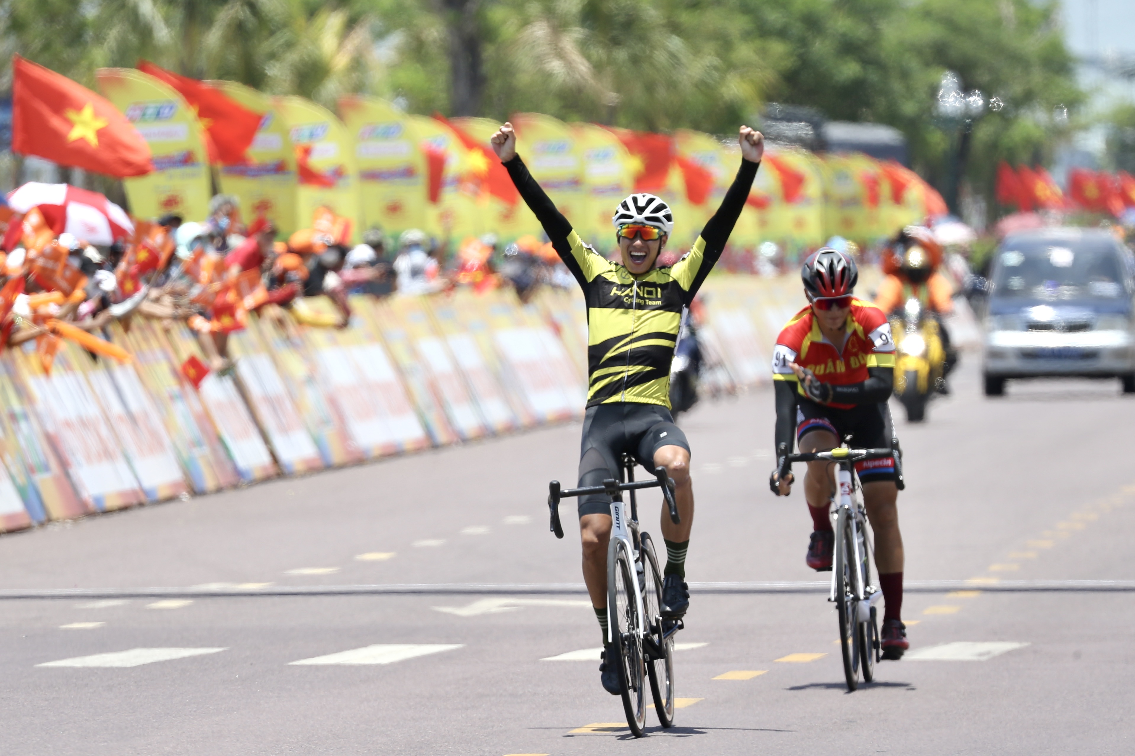 Hanoi rider wins national cycling race’s stage 16