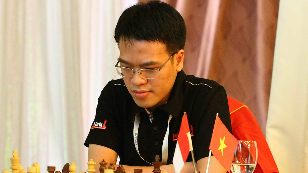 Vietnamese grandmaster snatches surprising win against chess king Carlsen