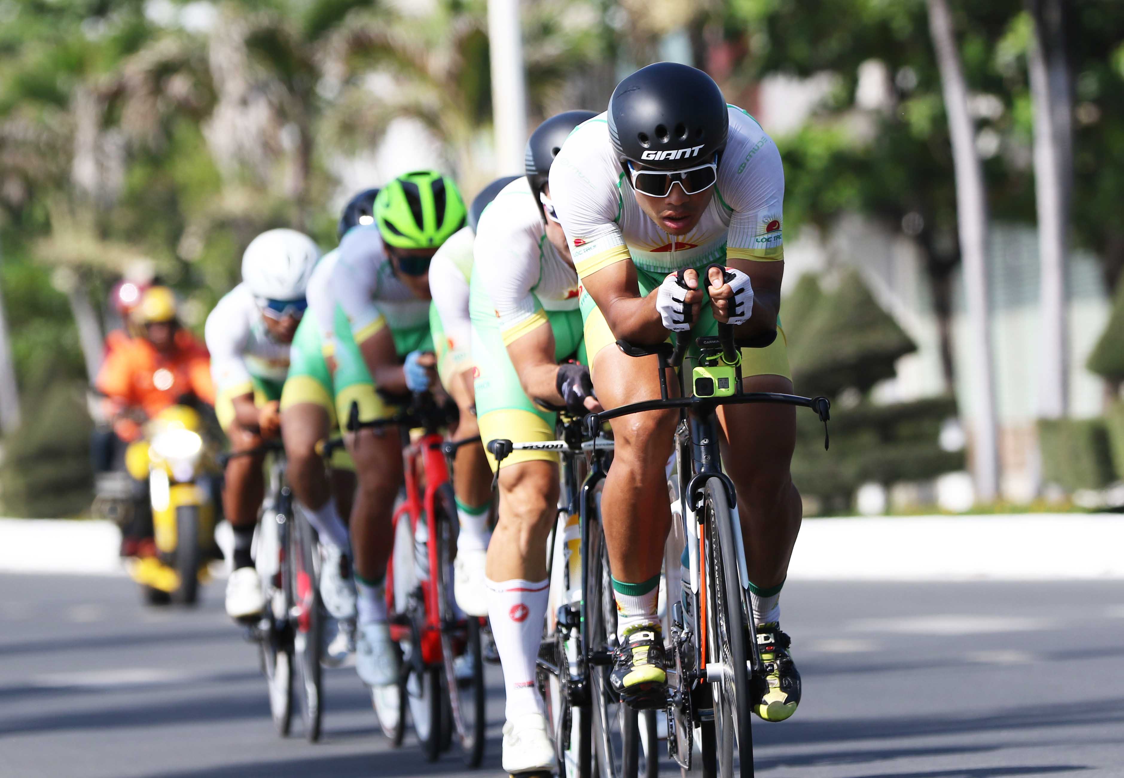 Southern team wins team time trial at Vietnam’s national cycling race