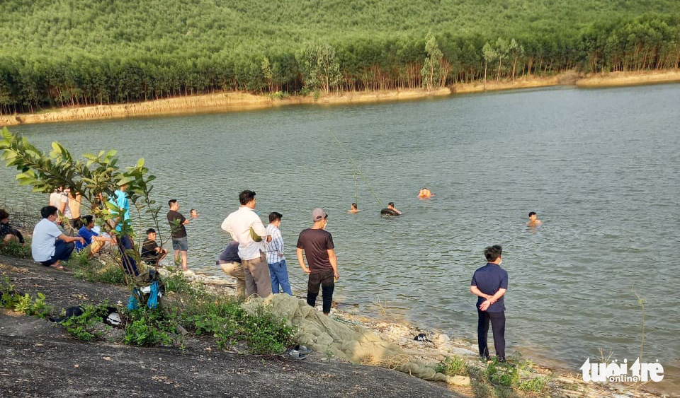 4 teen girls drown while bathing in lake in north-central Vietnam