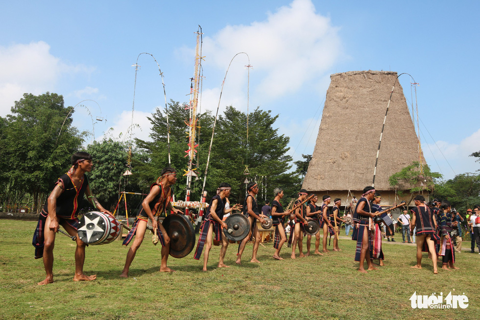 Bahnar people play drums and gongs at the Vietnam National Village for Ethnic Culture and Tourism in Son Tay Town, Hanoi. Photo: Ha Quan / Tuoi Tre