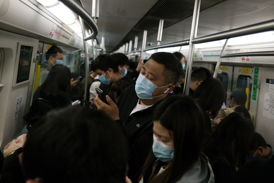 People wearing face masks commute in a subway train during morning hours, following the coronavirus disease (COVID-19) outbreak, in Beijing, China April 27, 2022. Photo: Reuters