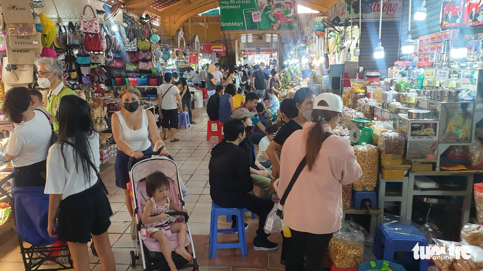 Saigon'S Iconic Ben Thanh Market Bustling Again After 'Covid-19  Hibernation' | Tuoi Tre News