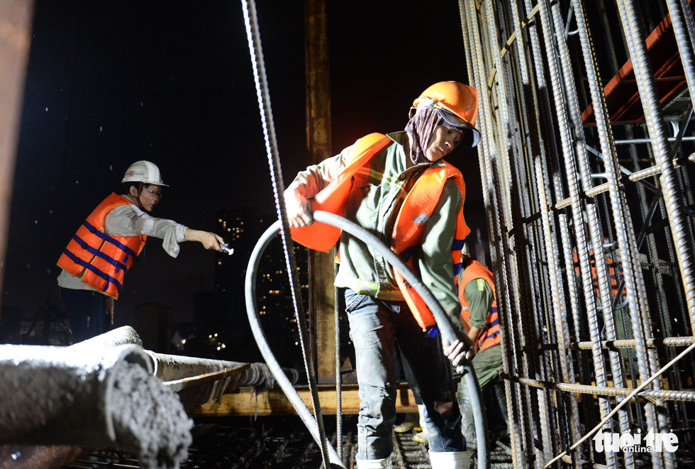 This photo shows workers working on the Thu Thiem 2 Bridge project in July 2019. Photo: Tu Trung / Tuoi Tre