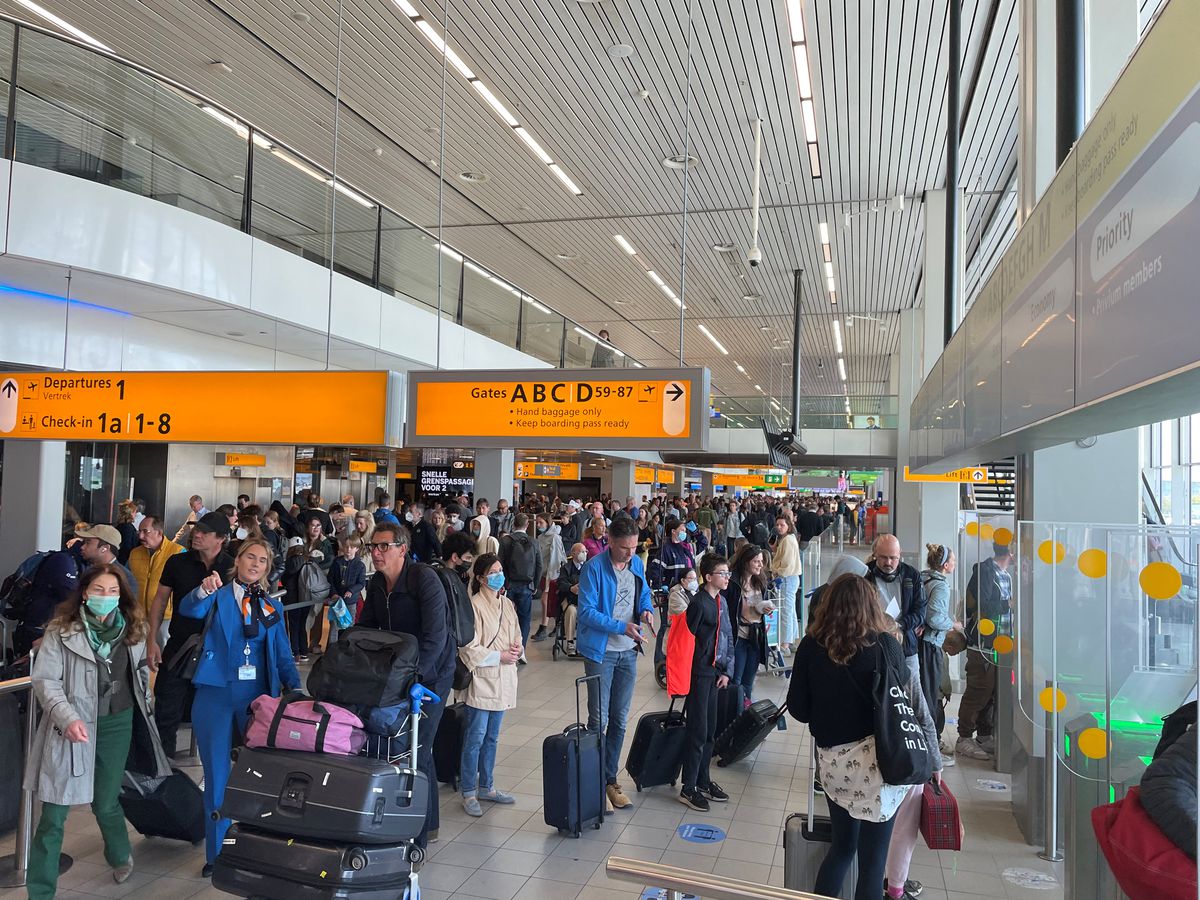Amsterdam airport asks airlines to cut flights to avoid chaos