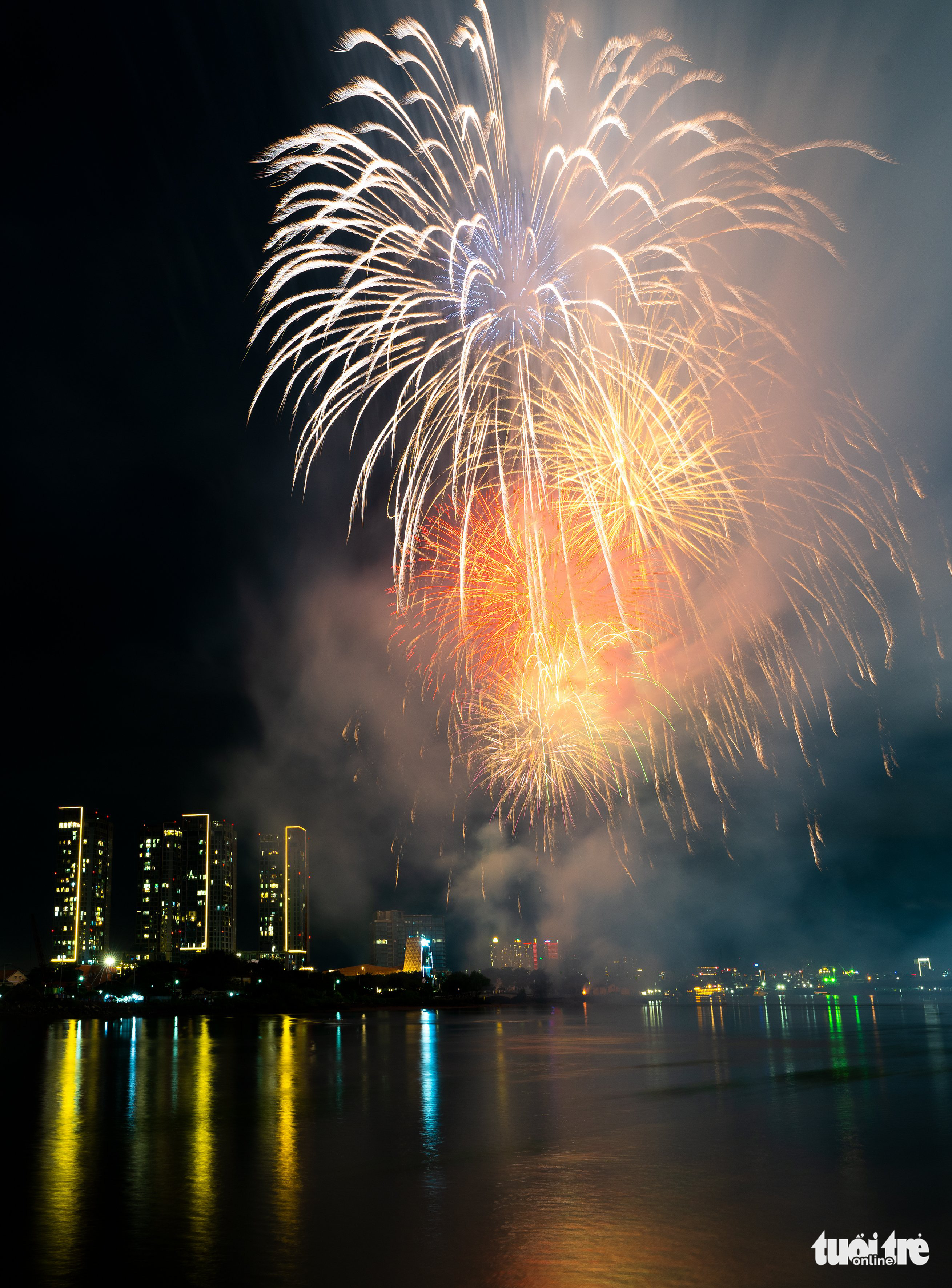 A fireworks show marking Vietnam’s Reunification Day and International Workers’ Day in District 1, Ho Chi Minh City, April 30, 2022. Photo: Huu Hanh / Tuoi Tre
