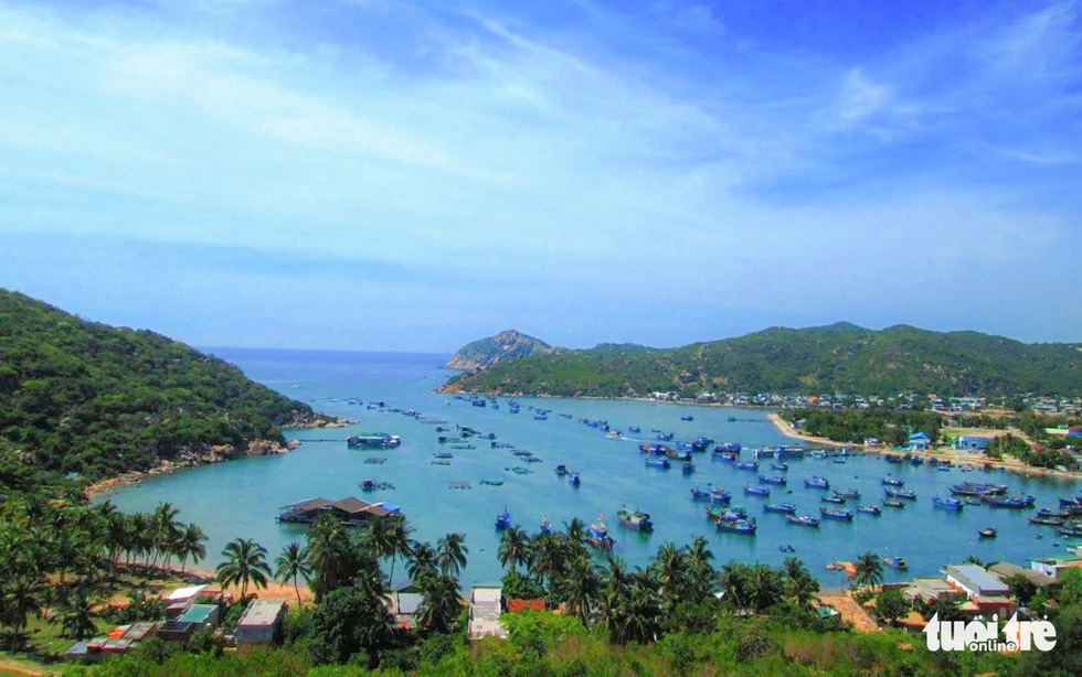 A panoramic photo of Vinh Hy Bay, one of the most beautiful bays in Vietnam. Photo: Duy Ngoc / Tuoi Tre