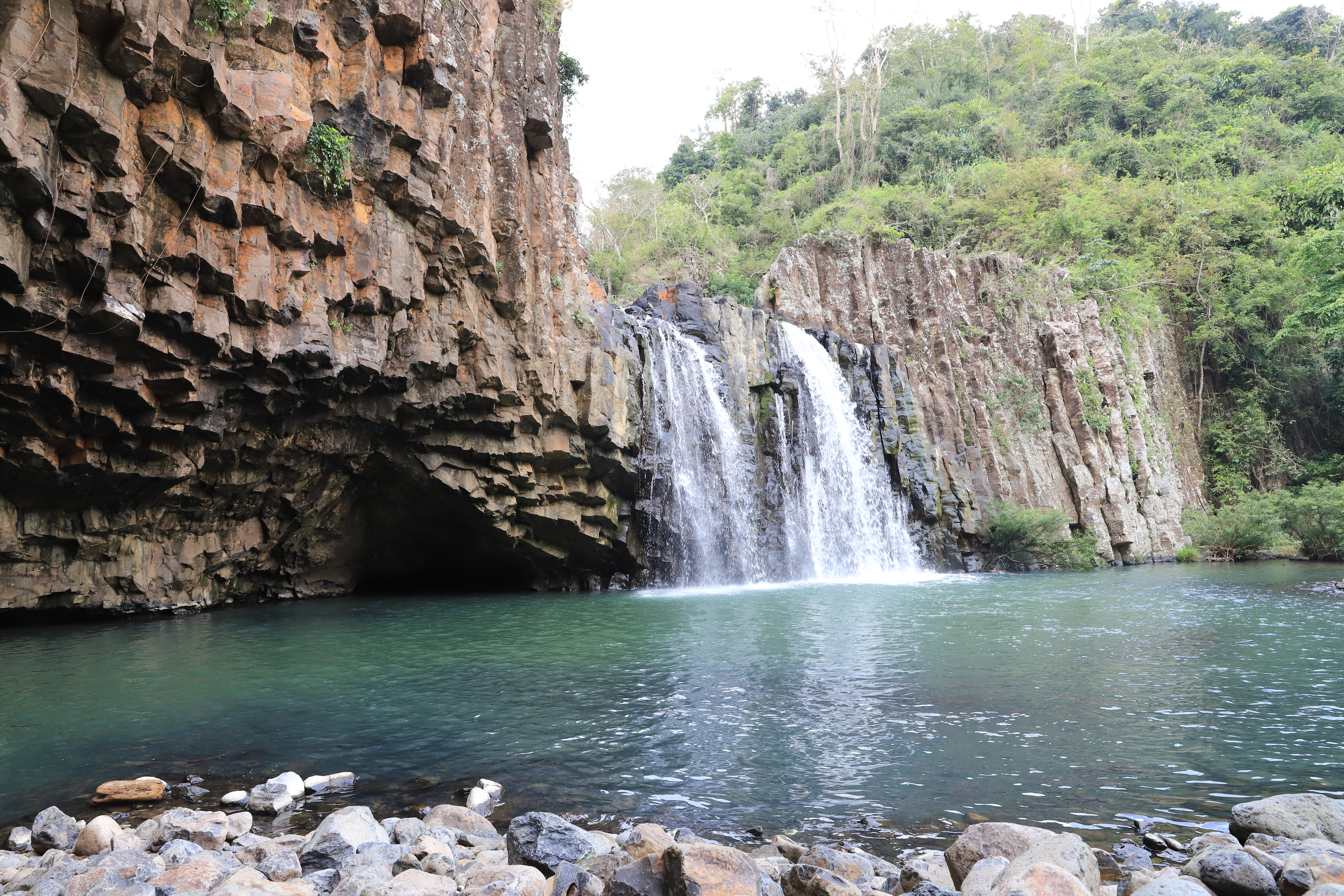 Vuc Hom waterfall features an unspoiled beauty. Photo: Vuong Anh