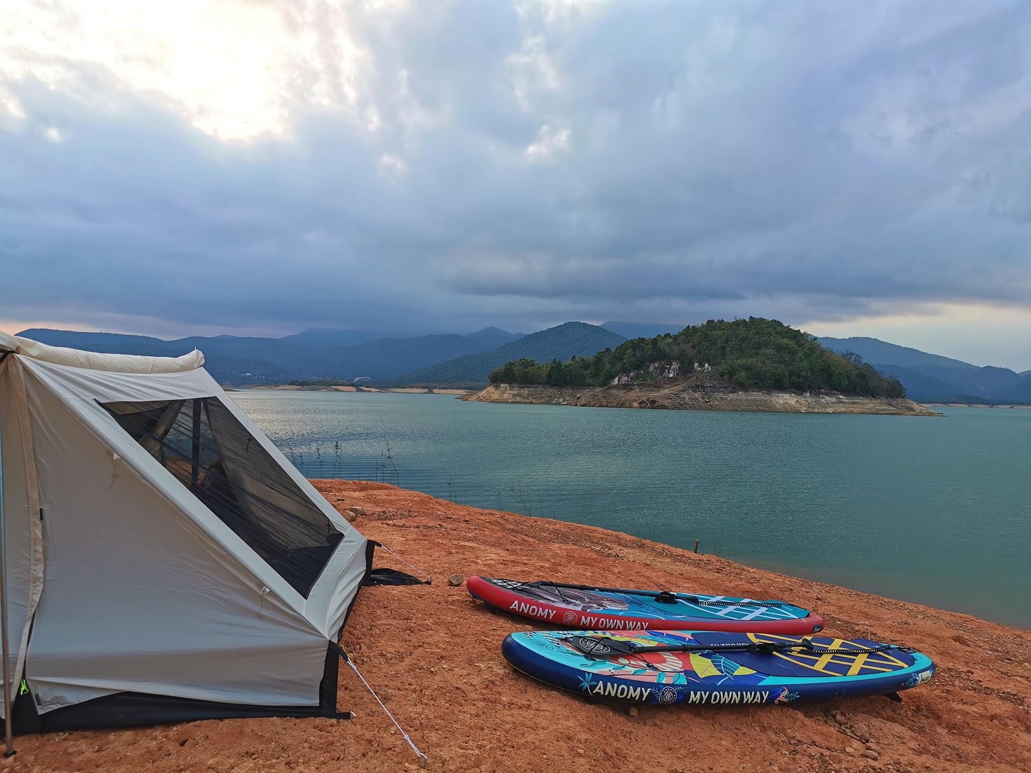 Boards are placed next to a tent in Vietnam. Photo: Ho Ka / Tuoi Tre