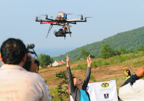 Toy drone allegedly flies over, crashes at Da Nang airport