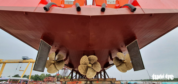 Three big propellers of Thang Long super-speed ship are seen in this image. Photo: Tien Thang / Tuoi Tre