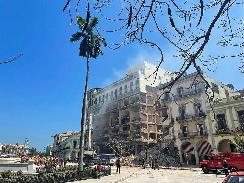 Rescue teams work at a site after an explosion destroyed the Hotel Saratoga, in Havana, Cuba May 6, 2022. Photo: Reuters