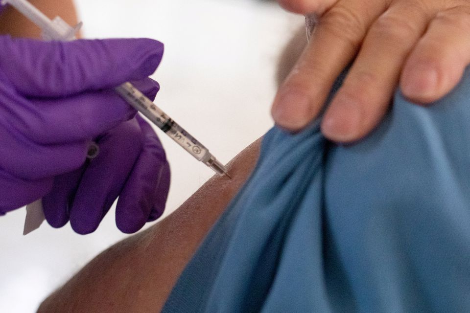 A 50 years old and immunocompromised resident receives a second booster shot of the coronavirus disease (COVID-19) vaccine in Waterford, Michigan, U.S., April 8, 2022. Photo: Reuters
