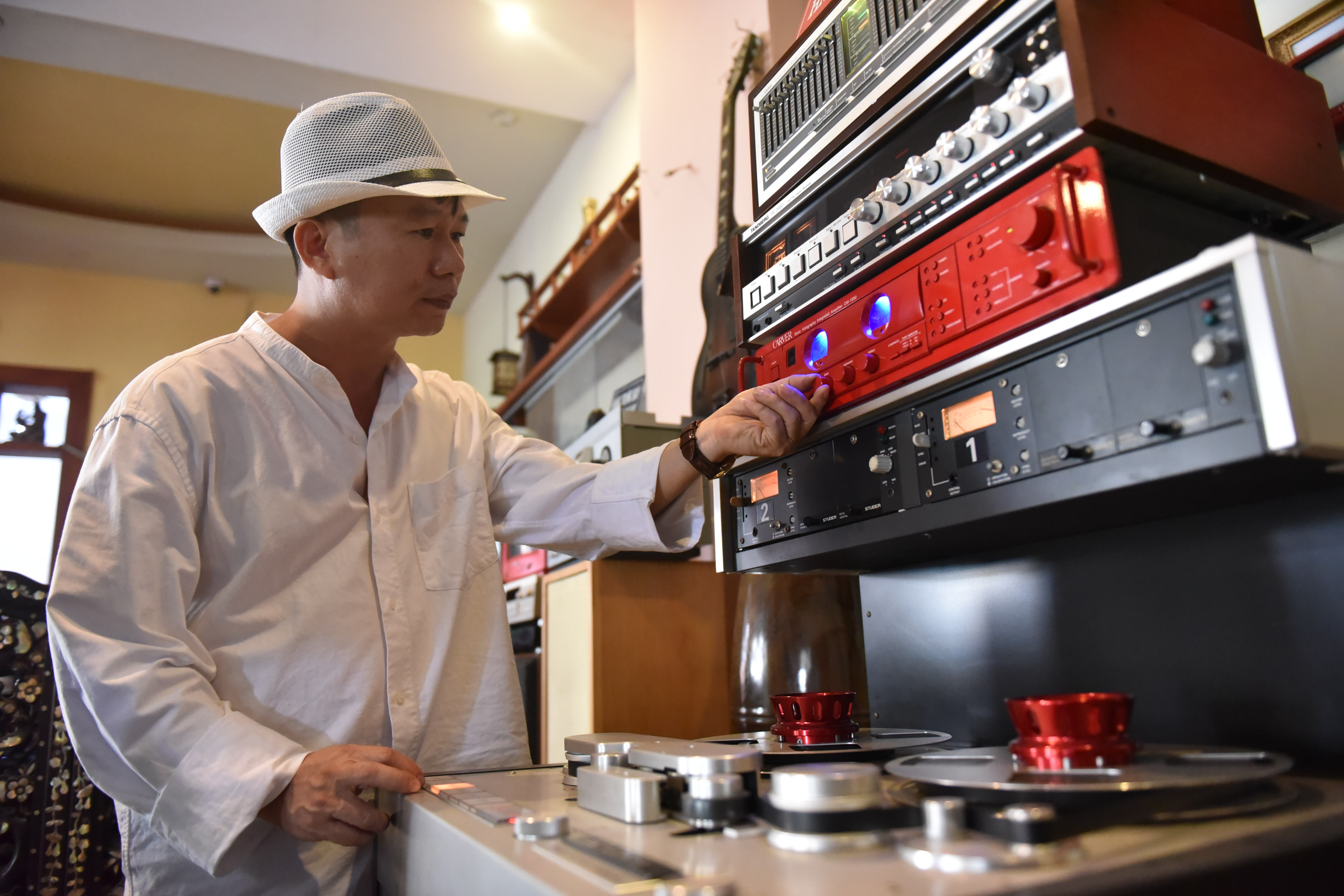 A Studer reel to reel tape recorder manufactured in 1980 fetches VND400 million. Photo: Ngoc Phuong / Tuoi Tre News