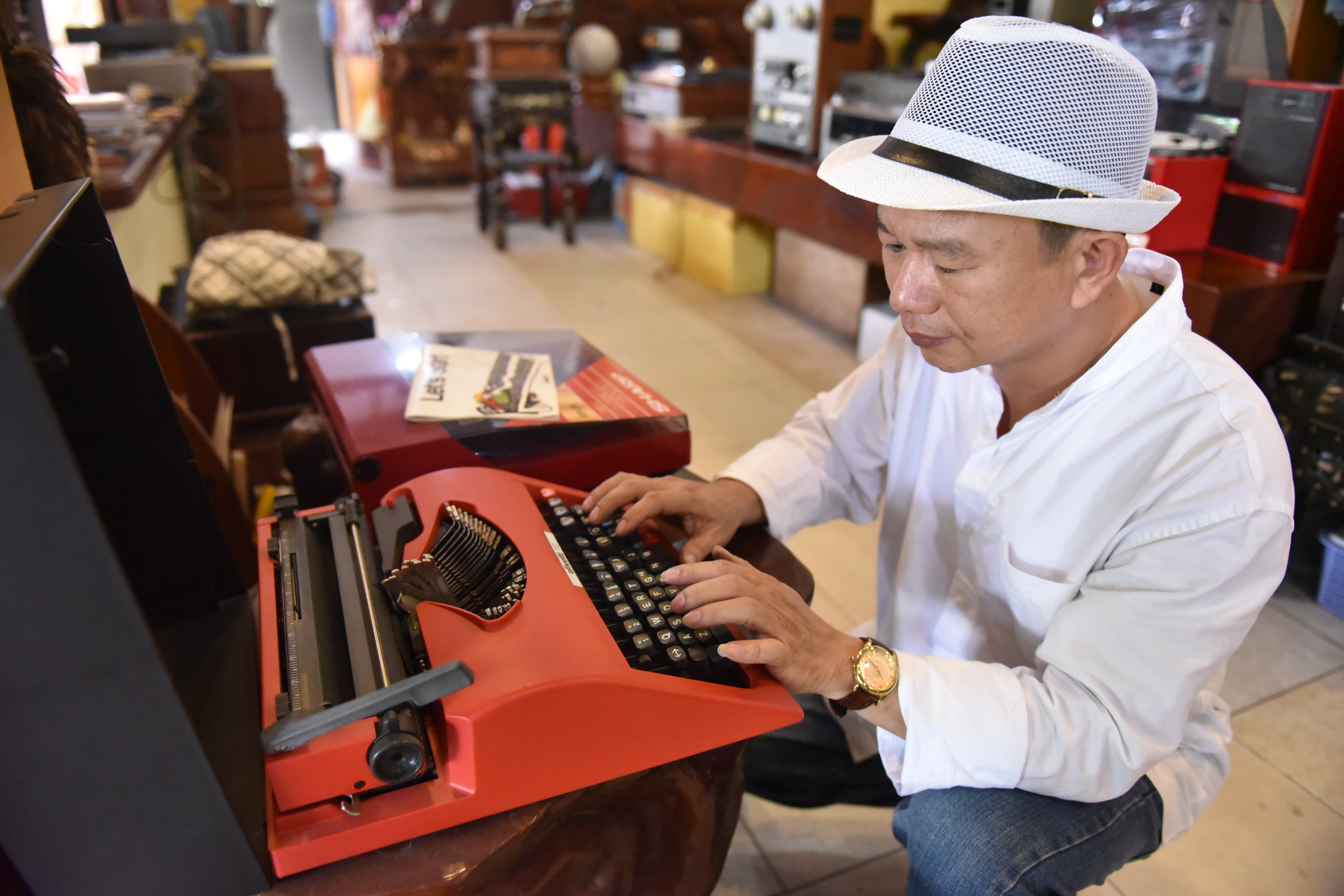 A Japanese typewriter in Tuan Akai’s collection. Photo: Ngoc Phuong / Tuoi Tre News