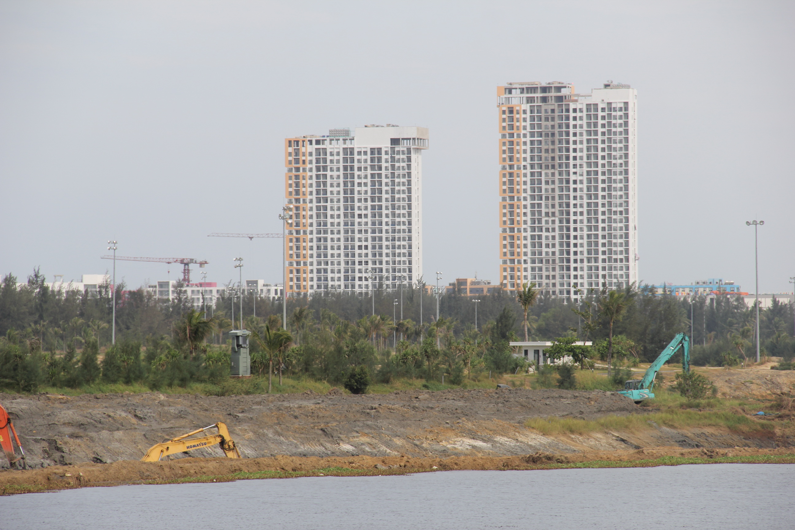 The owner of The Empire, or Cocobay, project in Ngu Hanh Son District, Da Nang City seeks to convert a part into an apartment building. Photo: Truong Trung / Tuoi Tre