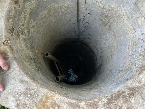 The man was trapped in a well in Ba Si Village for several hours. Photo: Thanh Hoa Police