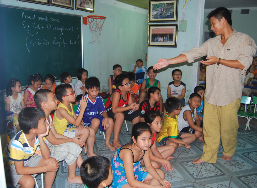 A supplied photo shows John Hung Tran as he met with children at a free English class in the northern province of Thanh Hoa during his walking trip across Vietnam in 2012.