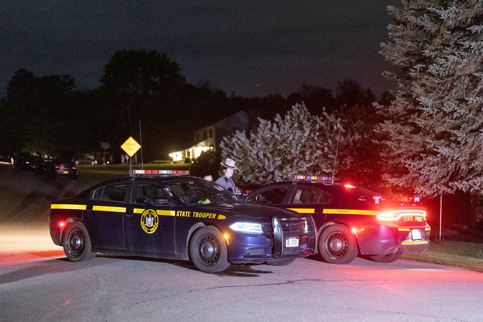 Law enforcement personnel are seen at the home of Buffalo supermarket shooting suspect Payton Gendron in Conklin, New York, U.S. May 14, 2022. Photo: REUTERS