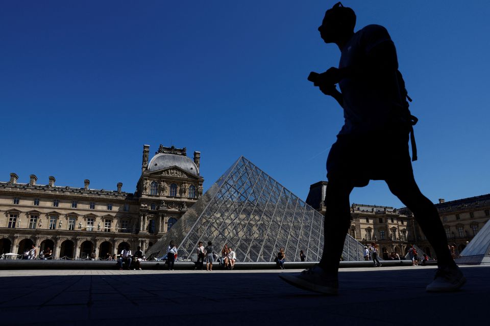 Tourists return to Paris post-pandemic but Asians, Americans stay away
