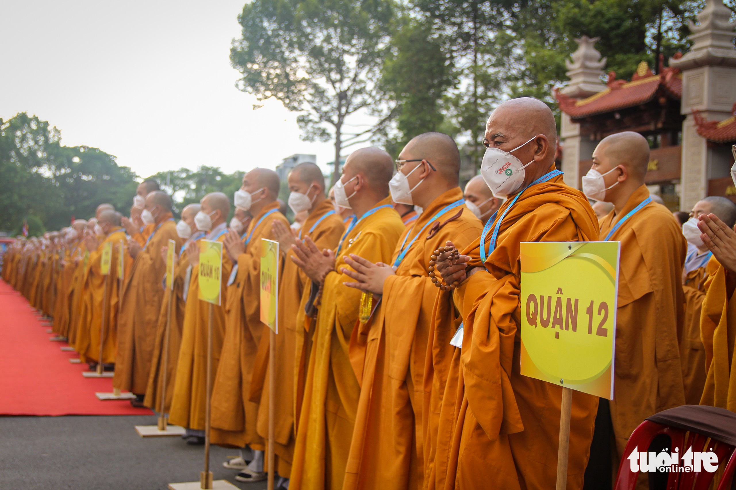 Buddhist monks attend the ceremony marking the 2566th Buddha’s Birthday at Vietnam Quoc Tu Pagoda in District 10, Ho Chi Minh City, May 15, 2022. Photo: Phuong Quyen / Tuoi Tre