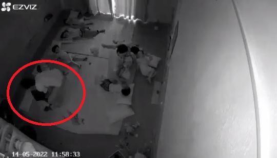 Teacher found beating little boy, covering his head with plastic bag in Vietnam