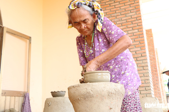 A Cham woman shapes a pottery product in Bau Truc Village, Ninh Thuan Province, Vietnam. Photo: Duy Ngoc / Tuoi Tre