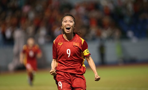 Vietnamese skipper Cu Thi Huynh Nhu celebrates her goal in the women's football semifinal against Myanmar at the 31st Southeast Asian (SEA) Games at Cam Pha Stadium in northern Quang Ninh Province, Vietnam, May 18, 2022. Photo: Tuoi Tre