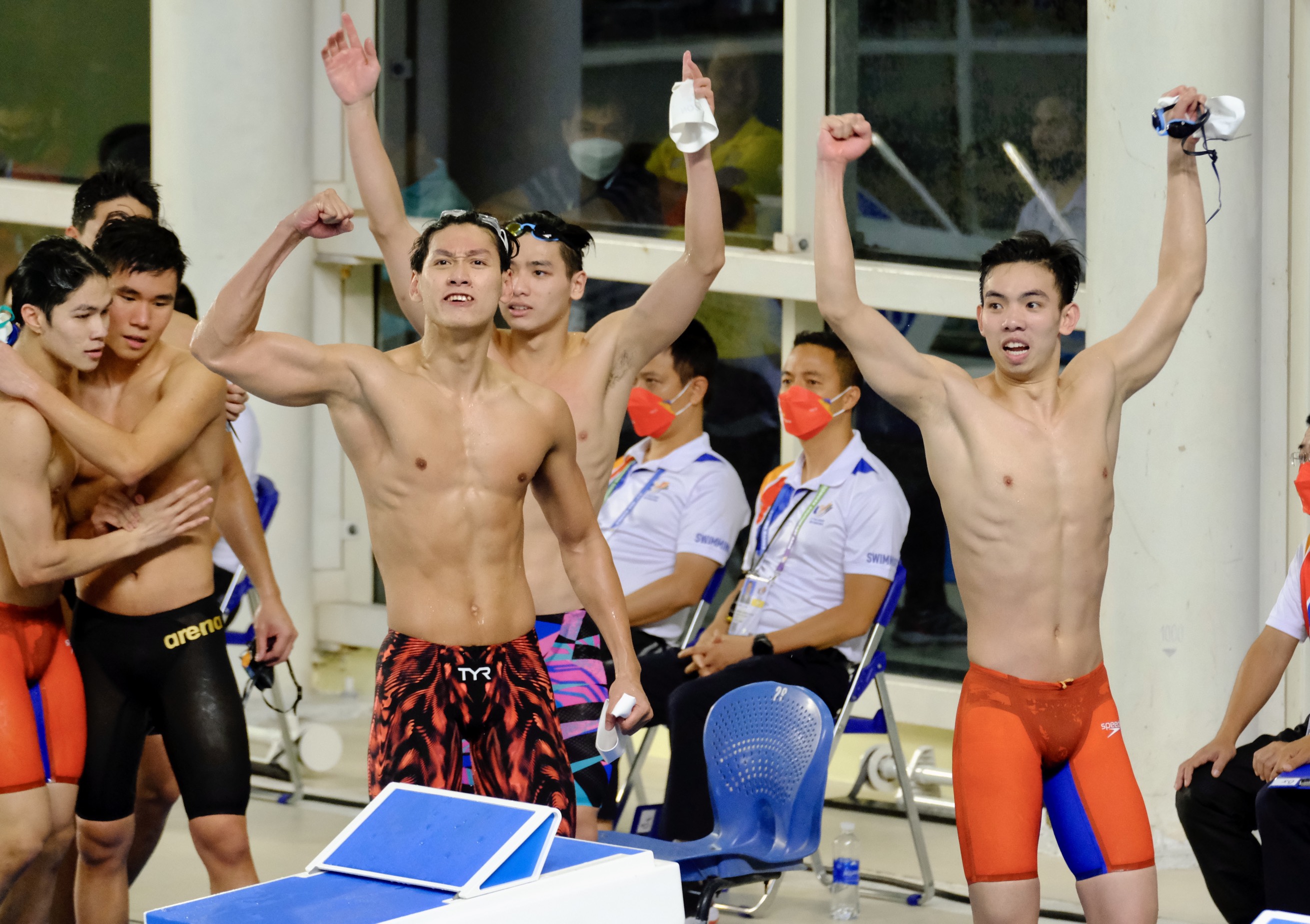 Vietnamese swimmers defeat Singapore's Olympic champion and teammates at SEA Games