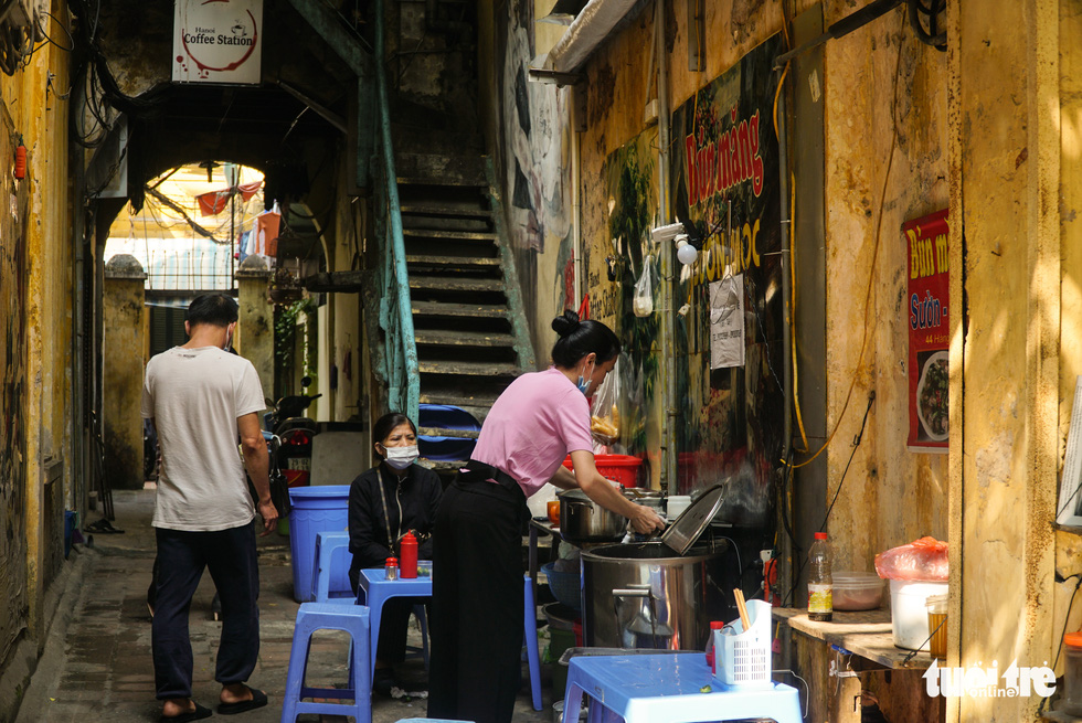 A Vietnamese vermicelli noodle soup vendor at an alley in Hanoi, Vietnam. Photo: Nguyen Hien / Tuoi Tre