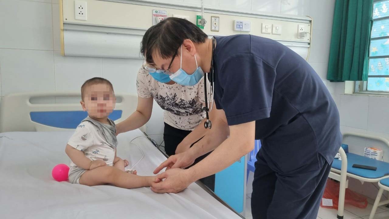 Doctor warns parents of Japanese encephalitis during summer in northern Vietnam