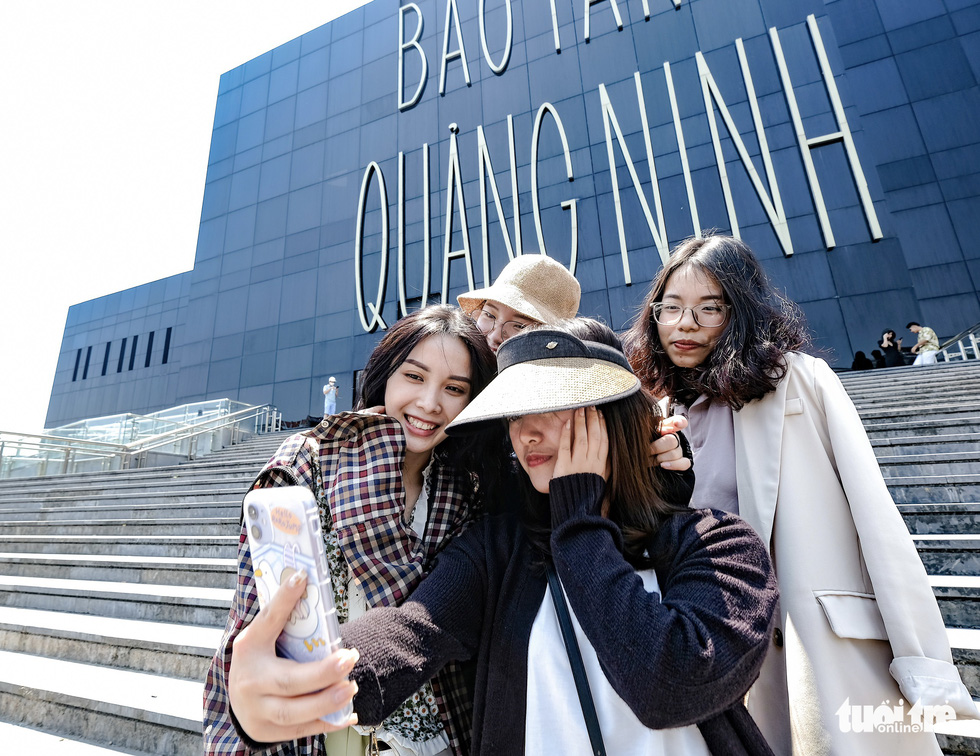 Inaugurated in October 2013, the Quang Ninh Museum quickly became a must-see attraction for visitors to Ha Long City. The 15,000-square-meter museum boasts more than 6,000 artifacts, documents, and images about Quang Ninh province displayed throughout its two exhibition blocks and garden. The venue is open to visitors from 8am to 3pm from Tuesday to Sunday. Tickets fetch from VND10,000-30,000 (US$ 0.43 to 1.29). Photo: Nam Tran / Tuoi Tre