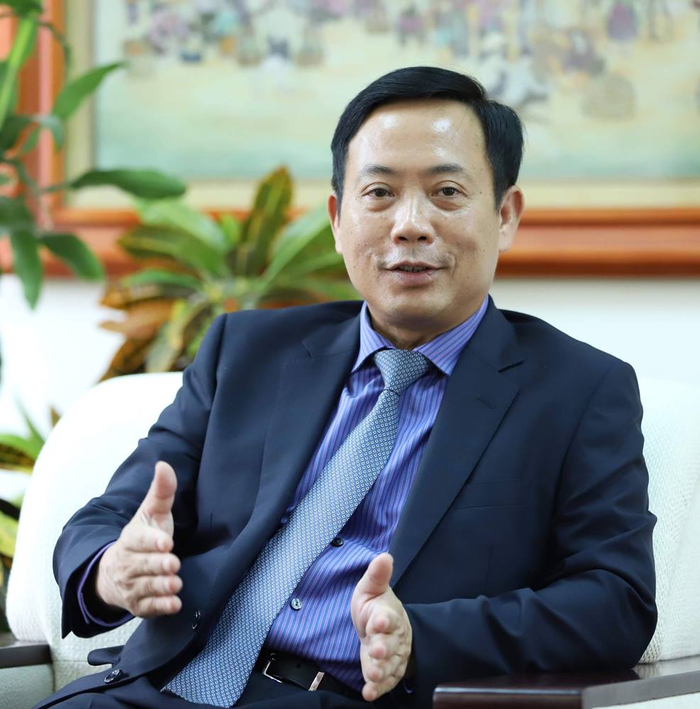 Vietnam sacks top securities regulator for serious violations
