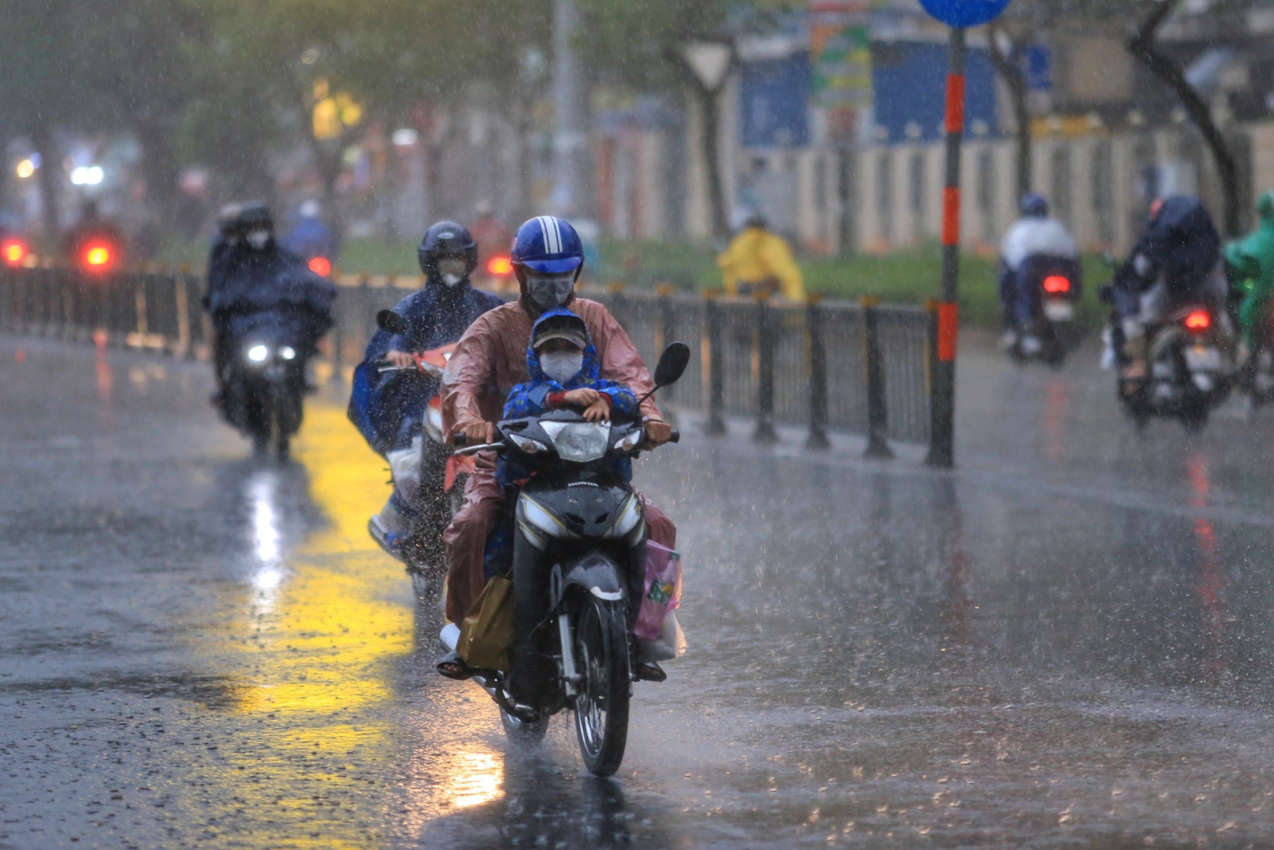 Heavy rains to batter southern Vietnam through this weekend