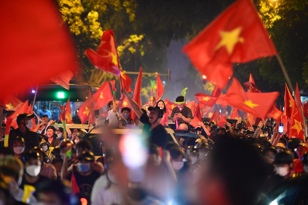 People hit the street to celebrate Vietnam's gold medal in men's football at the 31st SEA Games. Photo: Tuoi Tre