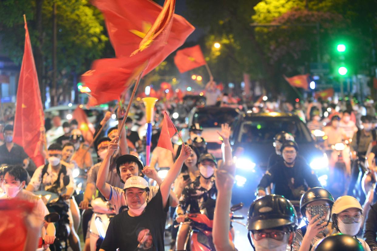 People hit the street to celebrate Vietnam's gold medal in men's football at the 31st SEA Games. Photo: Tuoi Tre
