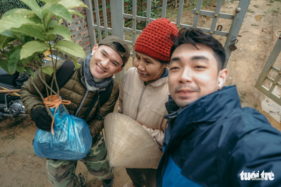 Tuan and Tan bought their seedlings from a gardener in Lao Cai on the 29th day of the 12th lunar month of 2021.