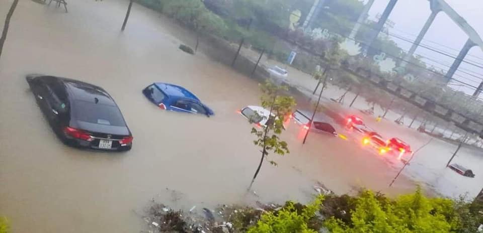 Torrential rains sink streets in northern Vietnamese provinces